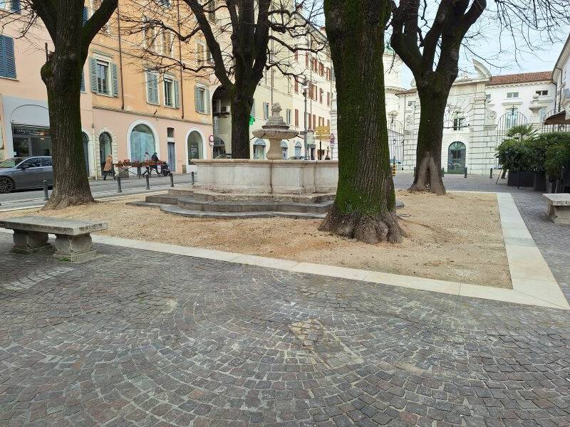 fontana-piazzetta-vescovado-624480